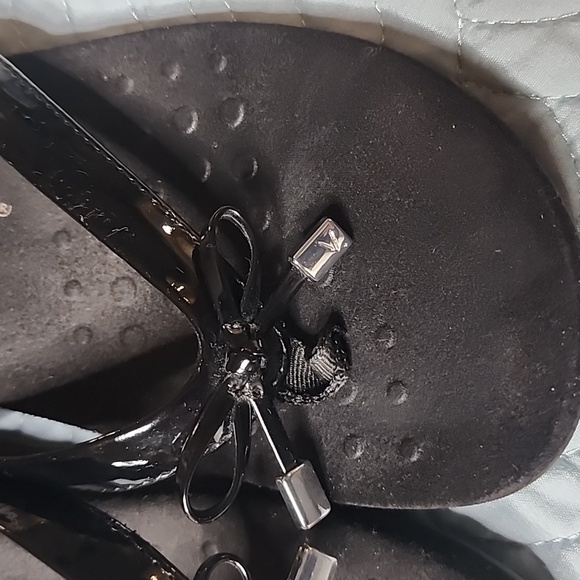 Vionic Bella Bella II Flip Flops Size 7.5 Black Bows With Silver Classy Cute - Picture 3 of 16